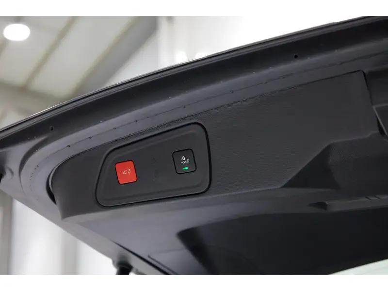 Discover undefined undefined Exterior Interior Images.Find all aspects and details of cars.