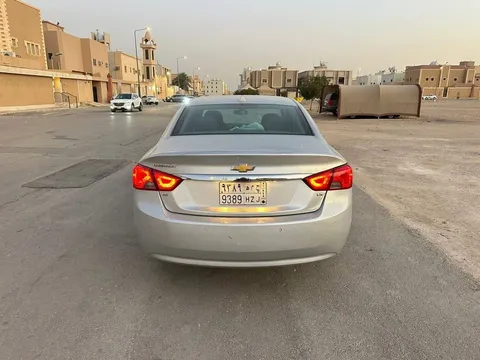 استكشف undefined undefined الصور الخارجية والداخلية. اكتشف جميع جوانب وتفاصيل السيارات.