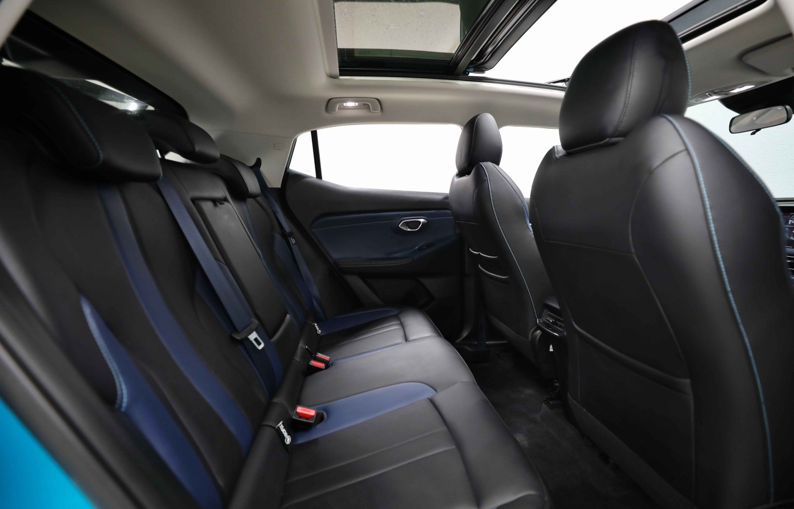 Discover undefined undefined Exterior Interior Images.Find all aspects and details of cars.