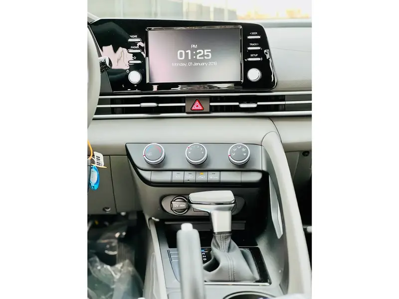 Hyundai Elantra 2025