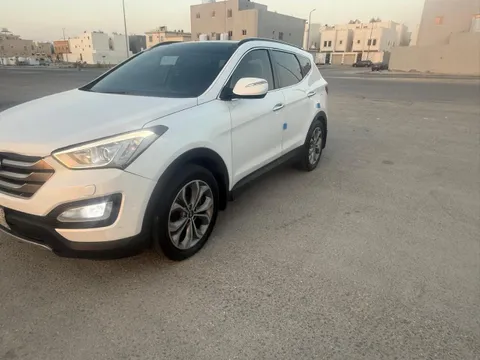 استكشف undefined undefined الصور الخارجية والداخلية. اكتشف جميع جوانب وتفاصيل السيارات.