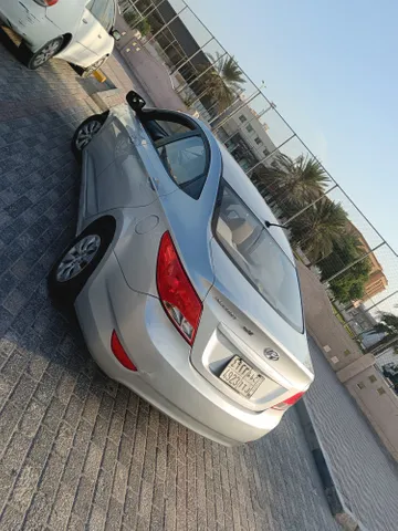 استكشف undefined undefined الصور الخارجية والداخلية. اكتشف جميع جوانب وتفاصيل السيارات.