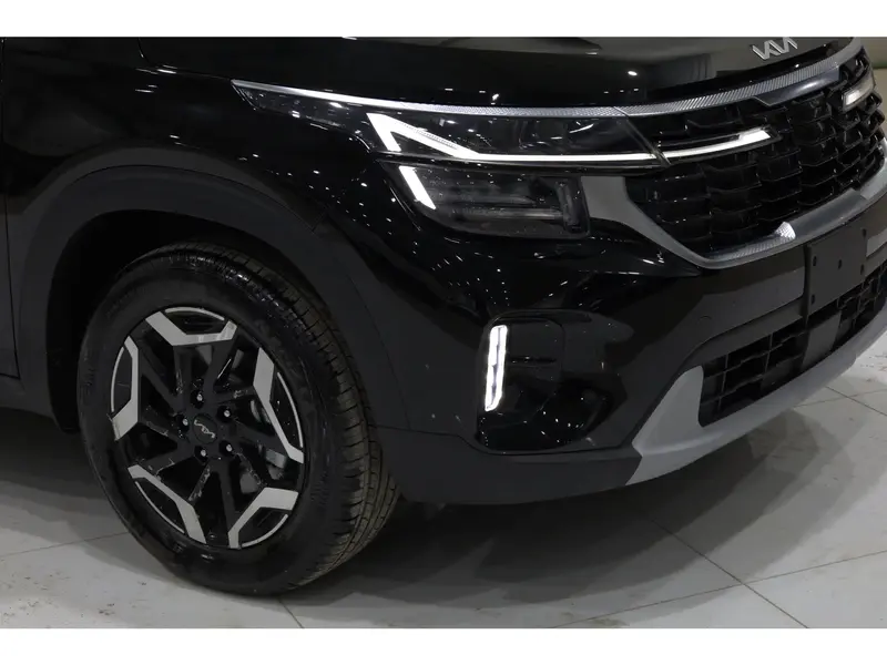 Discover undefined undefined Exterior Interior Images.Find all aspects and details of cars.