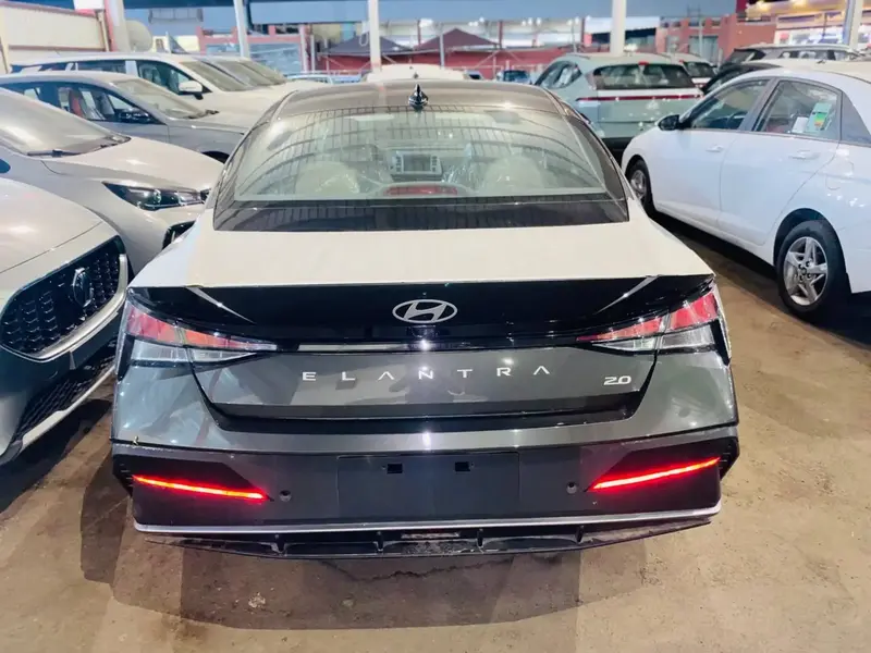 Hyundai Elantra 2025