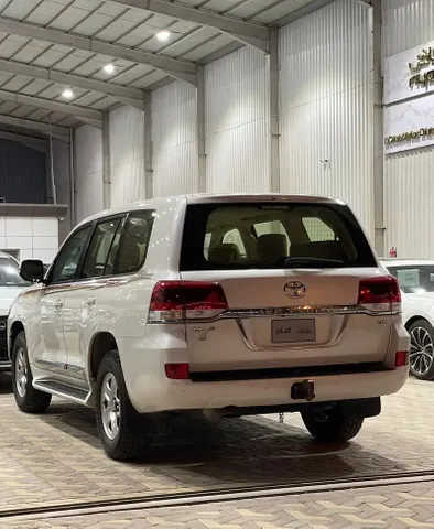 Discover undefined undefined Exterior Interior Images.Find all aspects and details of cars.