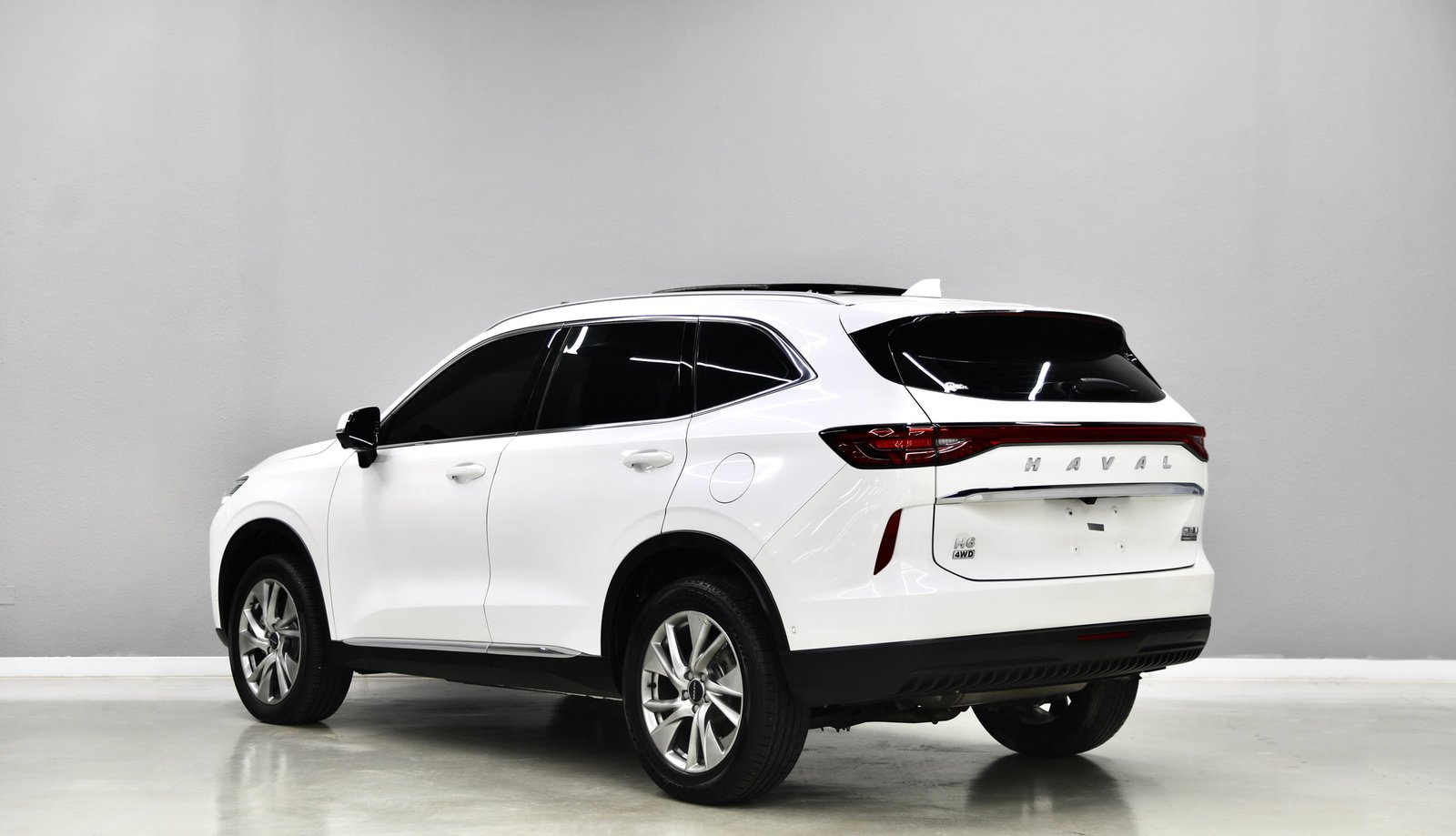 Discover undefined undefined Exterior Interior Images.Find all aspects and details of cars.