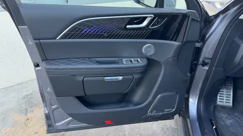 New Hongqi E-HS9 Flagship (7 Seats) 2024