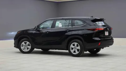 Discover undefined undefined Exterior Interior Images.Find all aspects and details of cars.