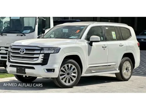 Discover undefined undefined Exterior Interior Images.Find all aspects and details of cars.