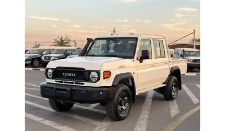 toyota land-cruiser-pickup image Toyota Land Cruiser Pick Up LC79 DC PICKUP DLX Winch 4.5L