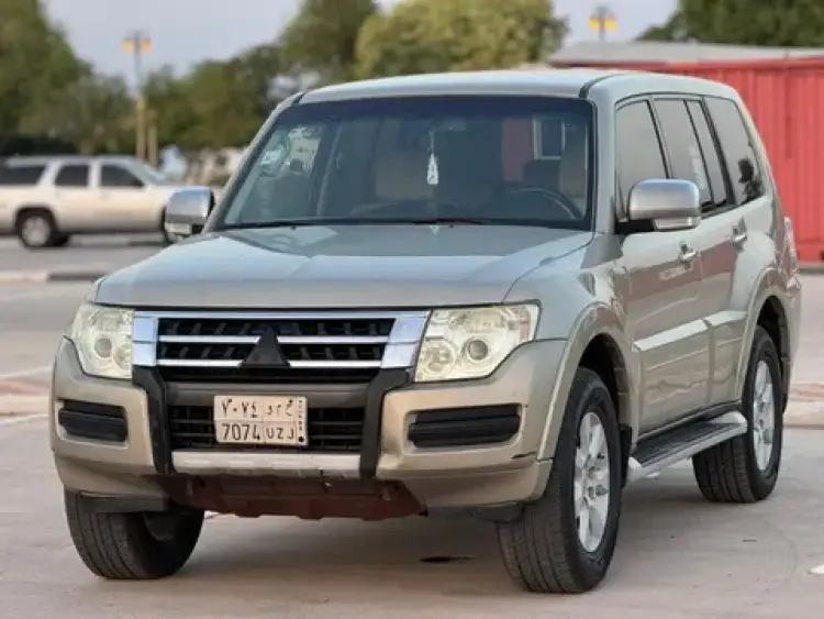 mitsubishi pajero image Mitsubishi Pajero 2016