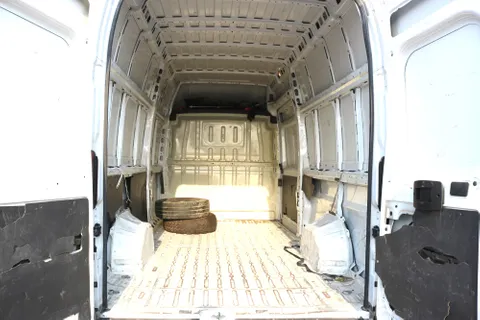 Peugeot Boxer 2.2L Diesel (L4H3) 2022