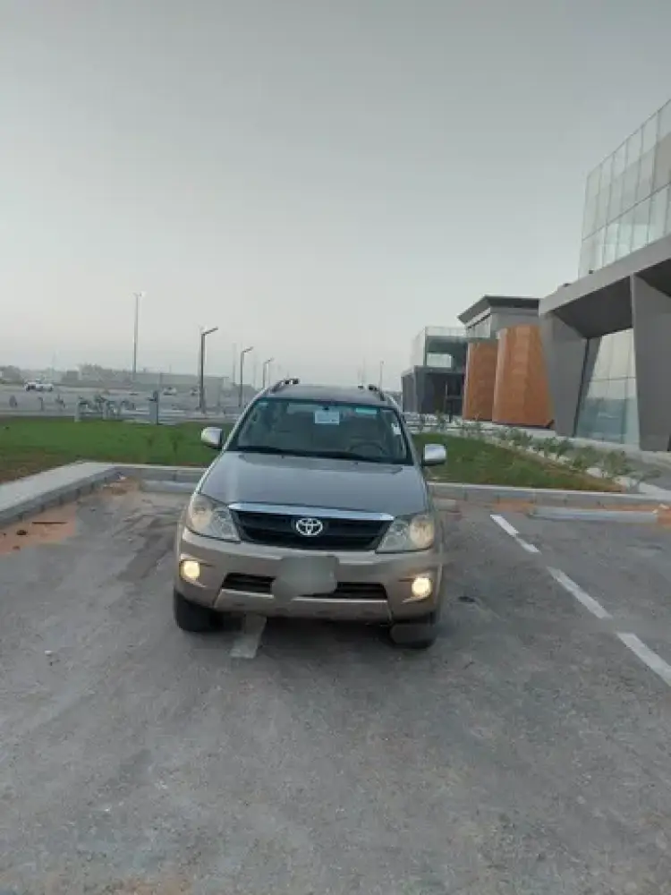 toyota toyota-fortuner image Toyota Fortuner 2006