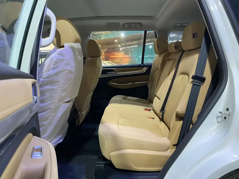 Discover undefined undefined Exterior Interior Images.Find all aspects and details of cars.