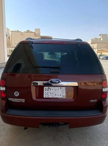 استكشف undefined undefined الصور الخارجية والداخلية. اكتشف جميع جوانب وتفاصيل السيارات.