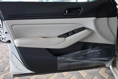 Discover undefined undefined Exterior Interior Images.Find all aspects and details of cars.