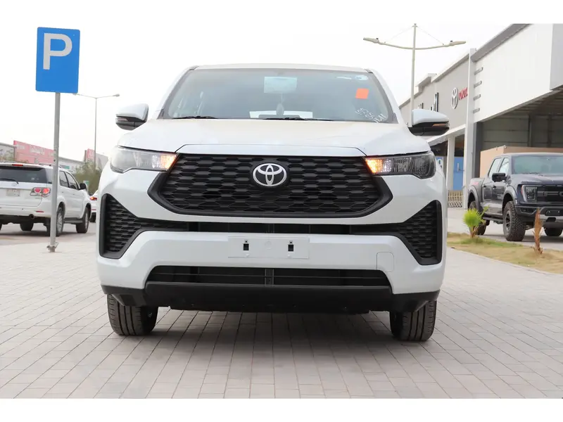 Toyota Innova 2024
