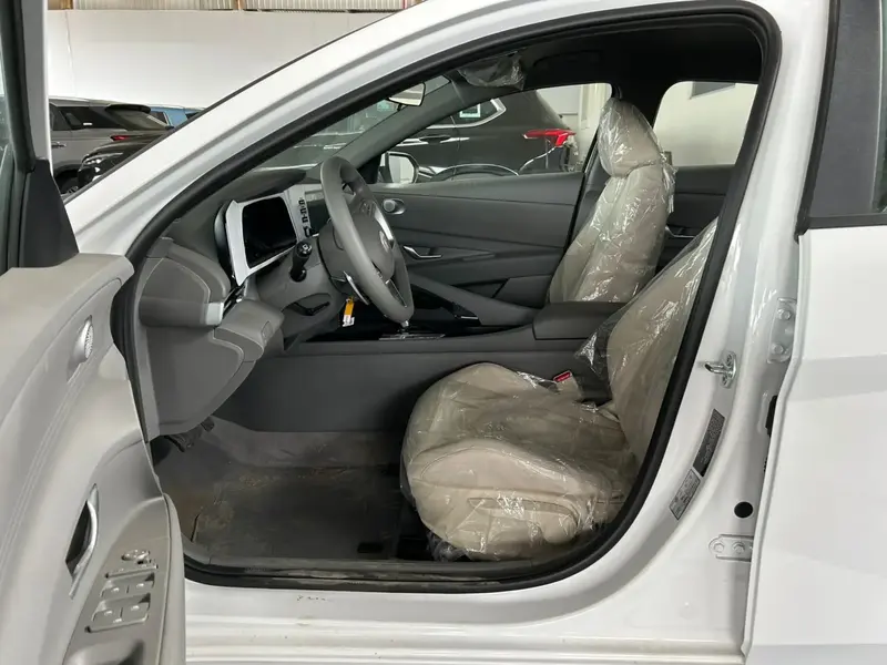 Hyundai Elantra 2025