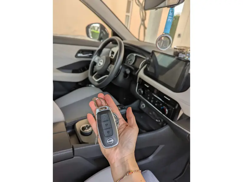 استكشف undefined undefined الصور الخارجية والداخلية. اكتشف جميع جوانب وتفاصيل السيارات.