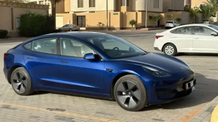tesla tesla-model-3 image Tesla Model 3 Standard 2023