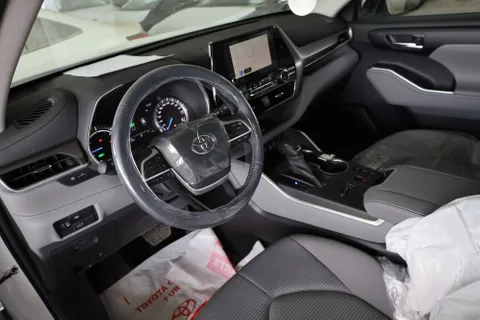 New Toyota Highlander  2.5L Hybrid GLE AWD  2023