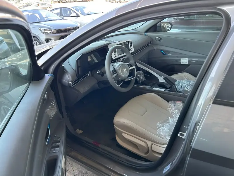 Hyundai Elantra 2025