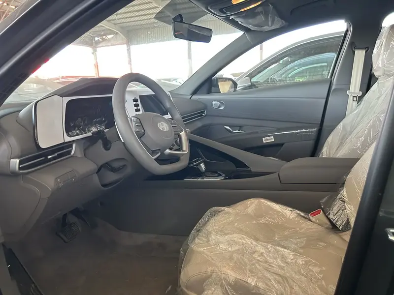 Hyundai Elantra 2025