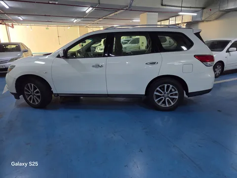 Nissan Pathfinder 3.5L SV 4WD 2014