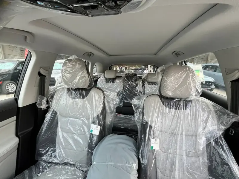 Discover undefined undefined Exterior Interior Images.Find all aspects and details of cars.