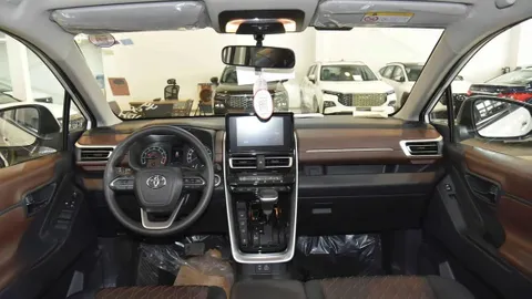 Discover undefined undefined Exterior Interior Images.Find all aspects and details of cars.