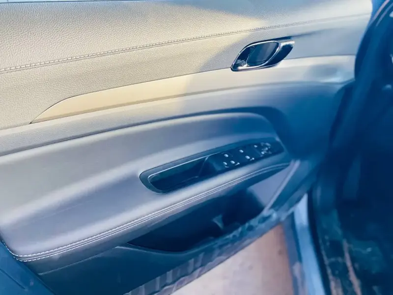 Discover undefined undefined Exterior Interior Images.Find all aspects and details of cars.