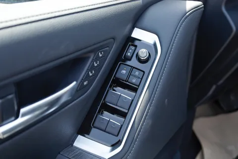 Discover undefined undefined Exterior Interior Images.Find all aspects and details of cars.