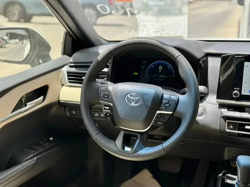 Toyota Camry 2025