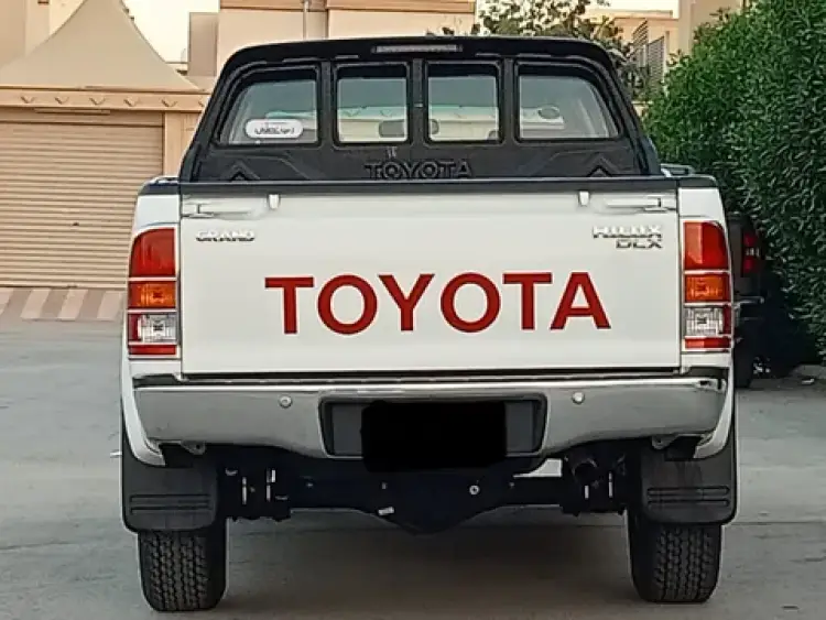 toyota toyota-hilux image Toyota Hilux 2.0 Single Cab 4x2 M/T Top 2010
