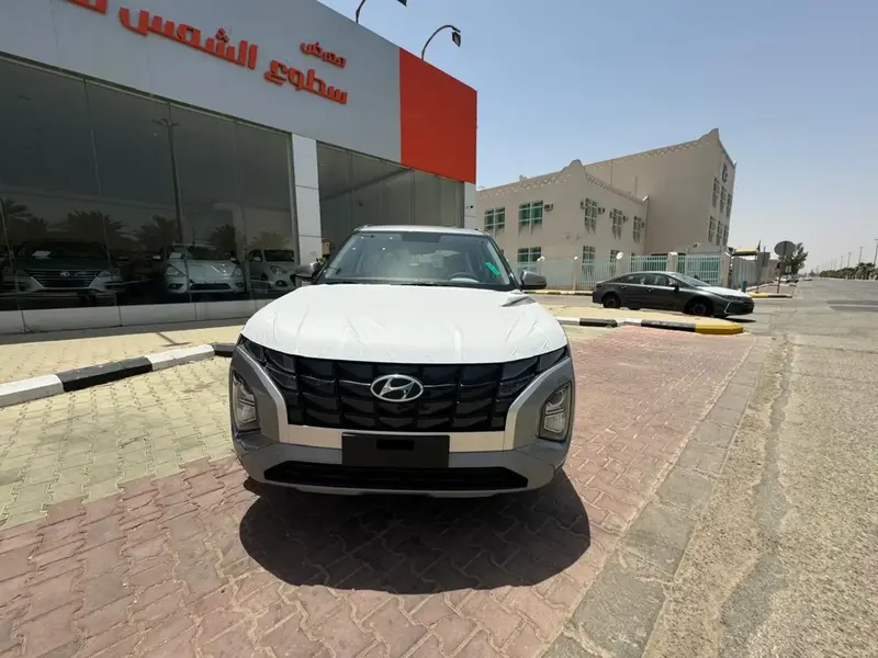 استكشف undefined undefined الصور الخارجية والداخلية. اكتشف جميع جوانب وتفاصيل السيارات.