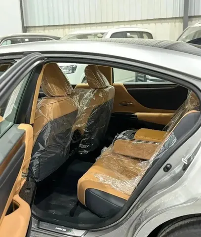 New Lexus ES 350 2024
