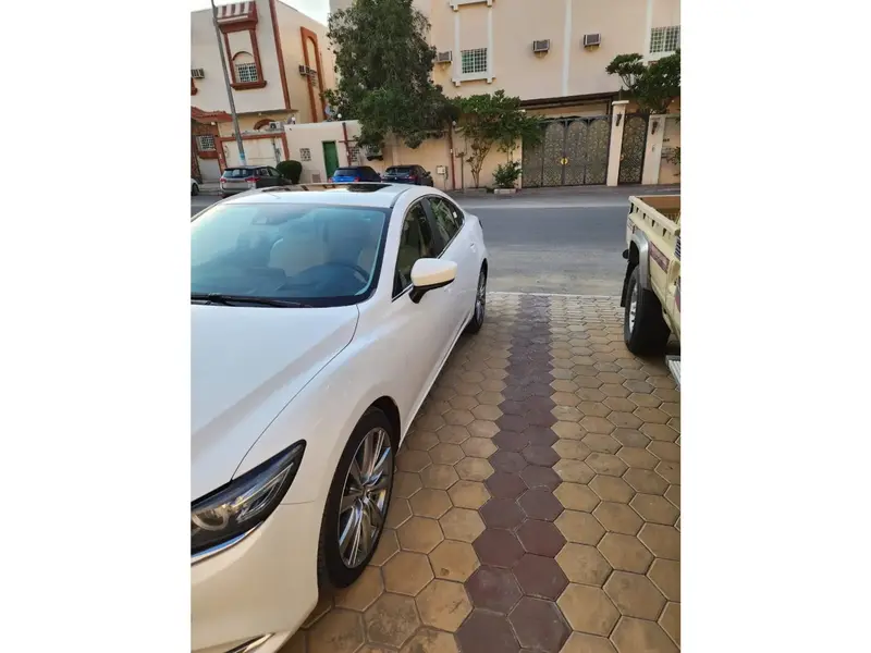 Discover undefined undefined Exterior Interior Images.Find all aspects and details of cars.
