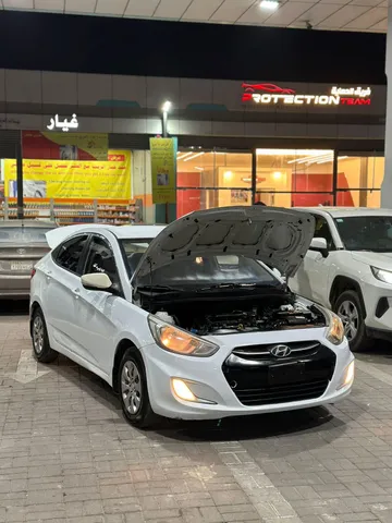 استكشف undefined undefined الصور الخارجية والداخلية. اكتشف جميع جوانب وتفاصيل السيارات.