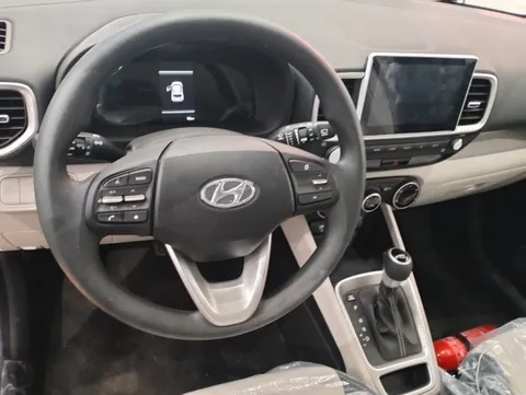 Discover undefined undefined Exterior Interior Images.Find all aspects and details of cars.