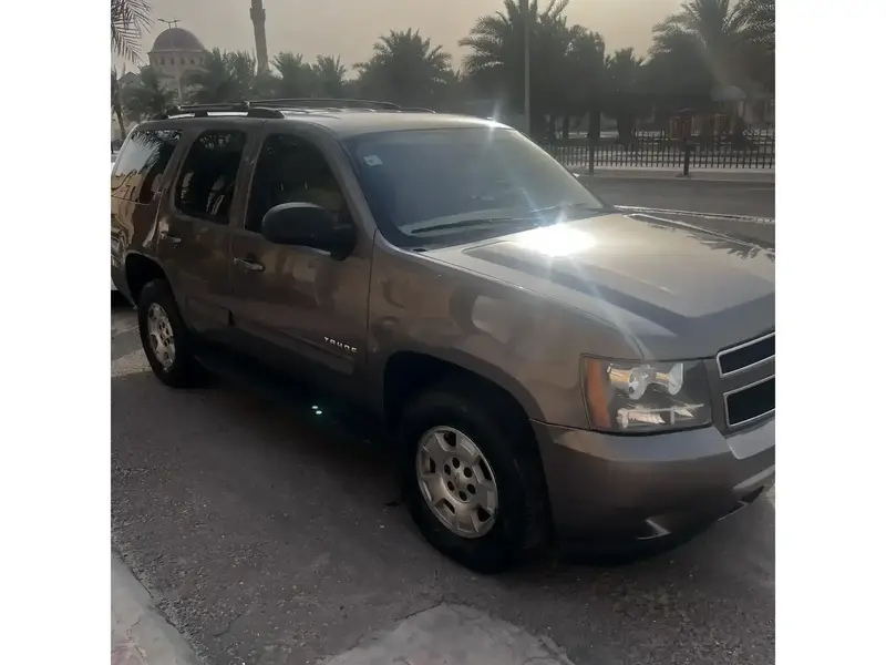 استكشف undefined undefined الصور الخارجية والداخلية. اكتشف جميع جوانب وتفاصيل السيارات.