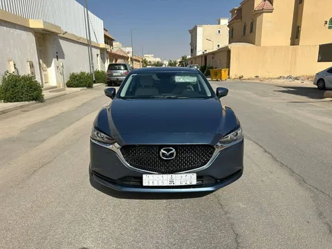 استكشف undefined undefined الصور الخارجية والداخلية. اكتشف جميع جوانب وتفاصيل السيارات.