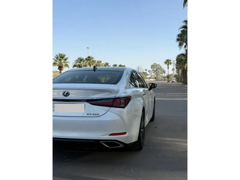 Lexus ES 2025