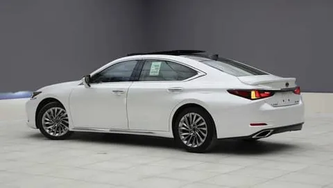 Discover undefined undefined Exterior Interior Images.Find all aspects and details of cars.