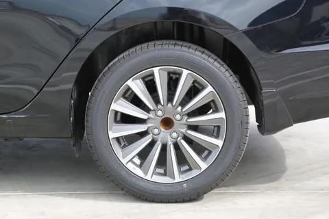 Discover undefined undefined Exterior Interior Images.Find all aspects and details of cars.
