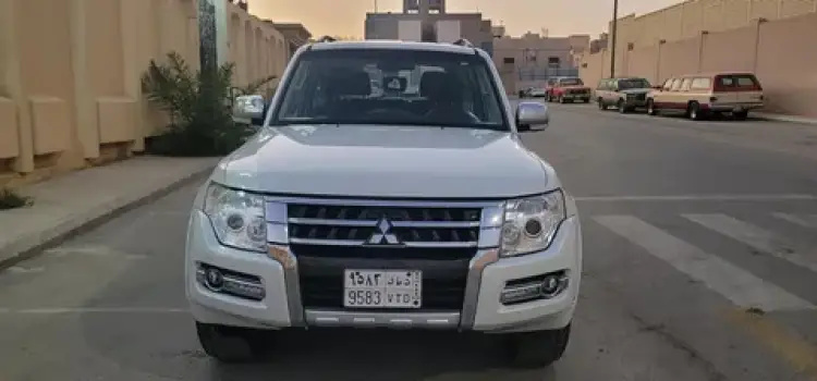 mitsubishi pajero image Mitsubishi Pajero 2018