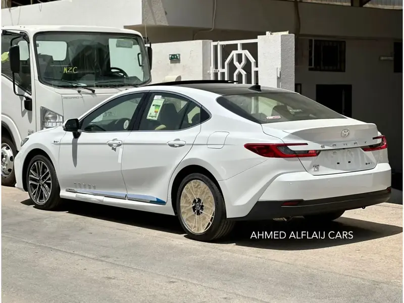Discover undefined undefined Exterior Interior Images.Find all aspects and details of cars.
