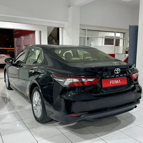 Toyota Camry 2.5L GLE 204 HP 2021