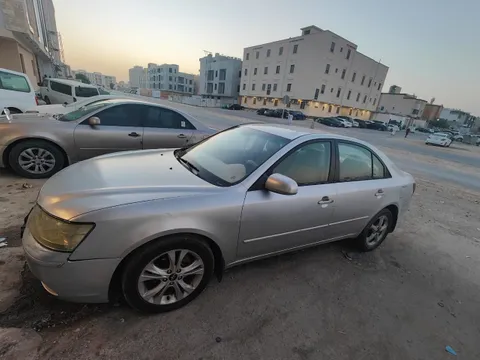 استكشف undefined undefined الصور الخارجية والداخلية. اكتشف جميع جوانب وتفاصيل السيارات.