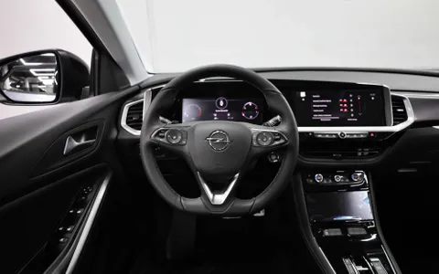 Discover undefined undefined Exterior Interior Images.Find all aspects and details of cars.