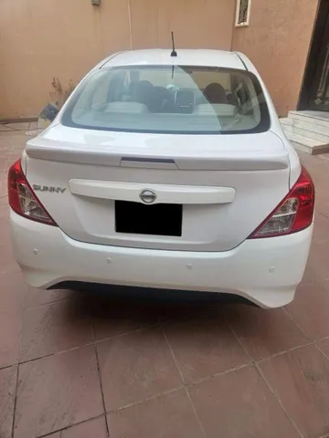 استكشف undefined undefined الصور الخارجية والداخلية. اكتشف جميع جوانب وتفاصيل السيارات.